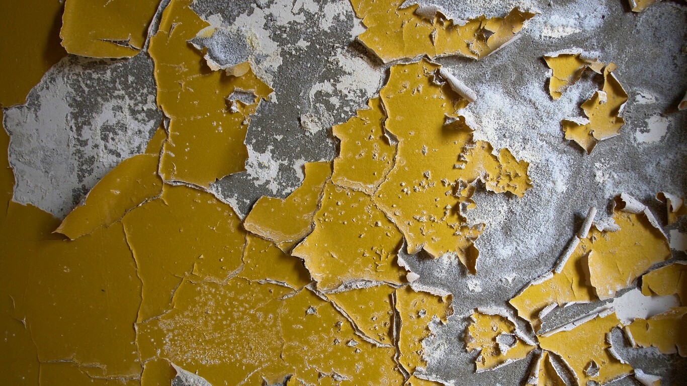 Отшкуренная стена обои