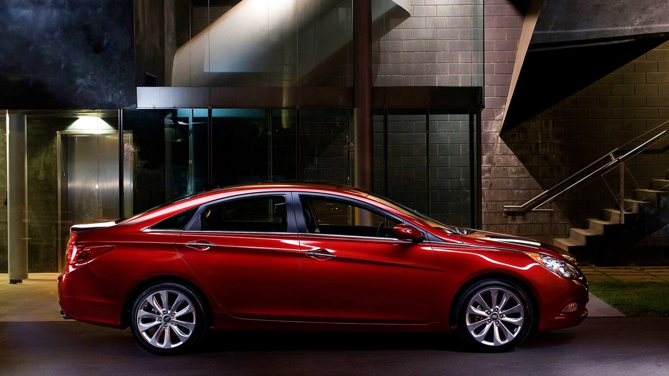 Красный хёндай солярис обои