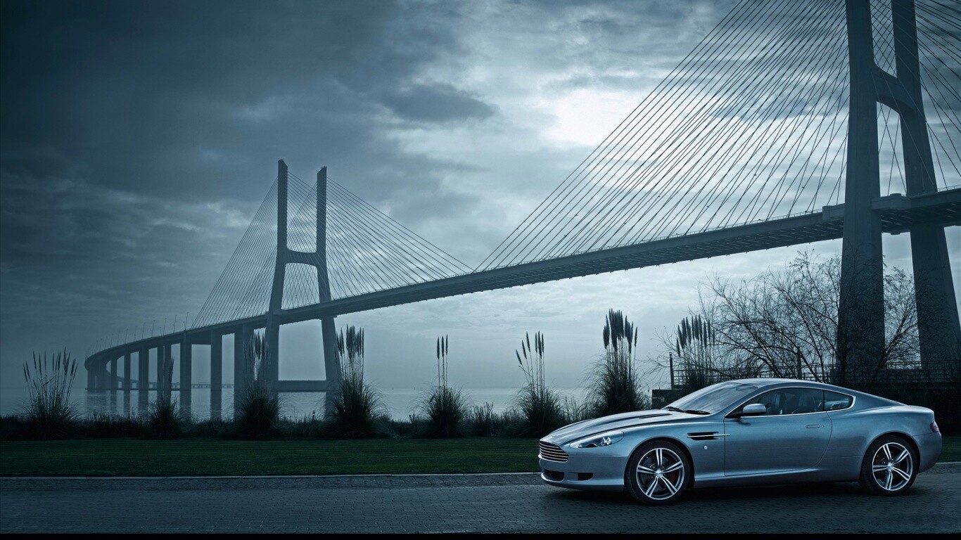 Aston Martin на фоне моста обои