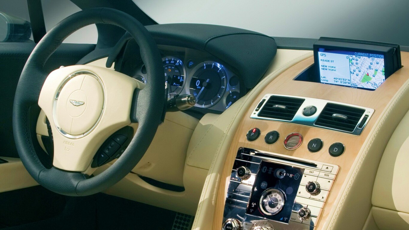 Салон Астон Мартина обои