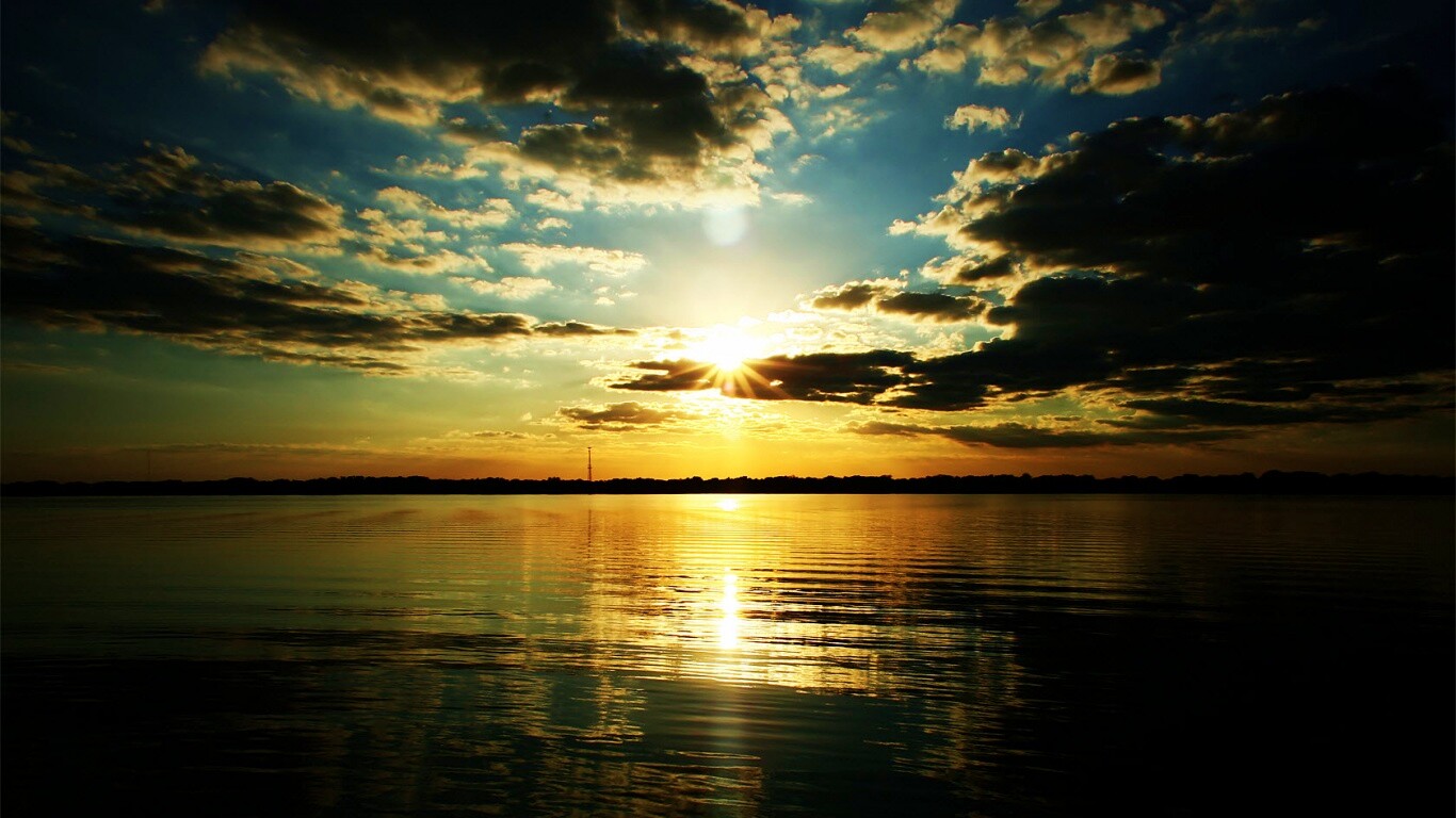 Закат над озером обои