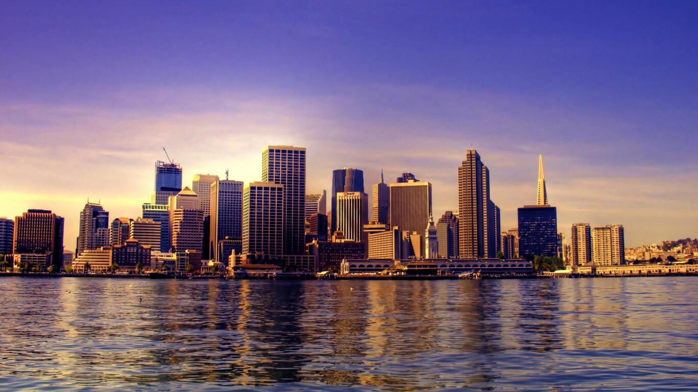 Небоскребы на береговой линии обои