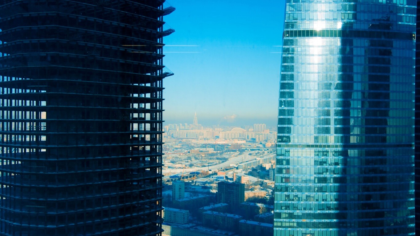 Строительство небоскреба в Москве обои