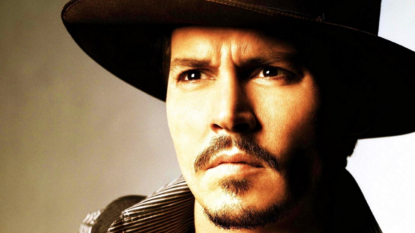 Актер Джонни Депп в широкополой шляпе обои