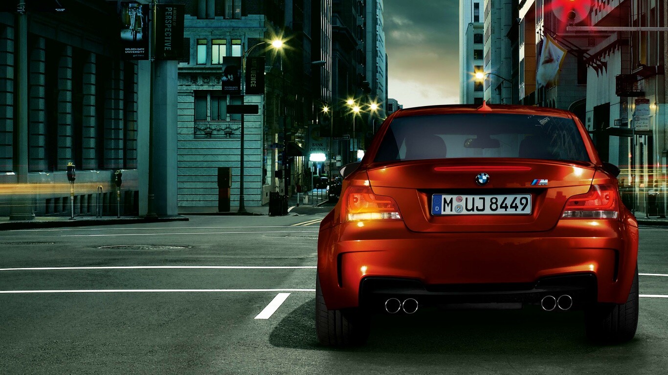 BMW M1 на улицах города обои