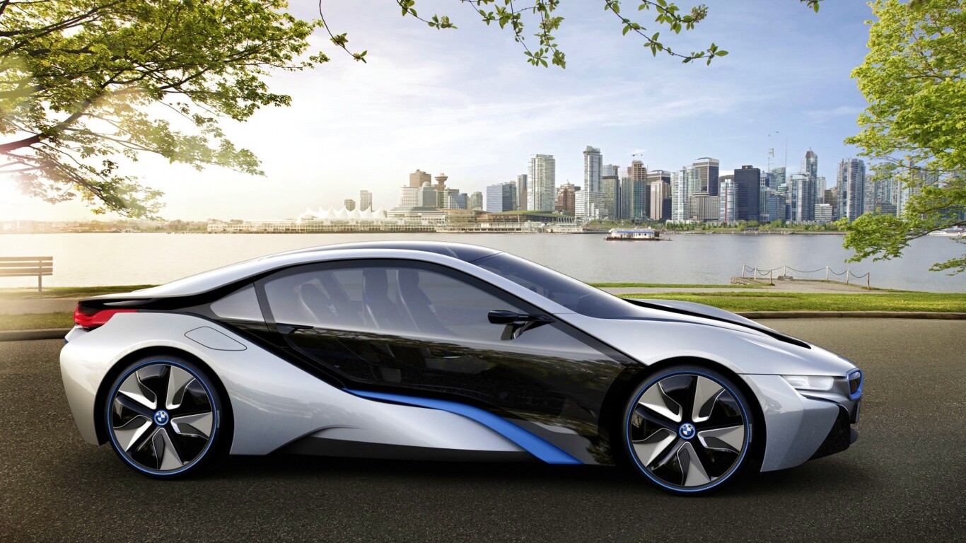 Концепт БМВ на берегу озера обои