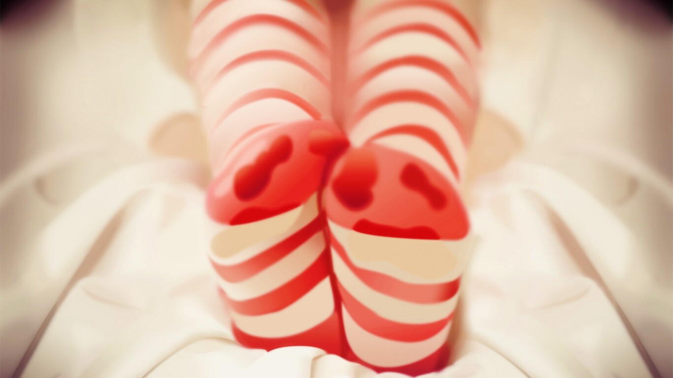 Ножки в полосатых чулках обои