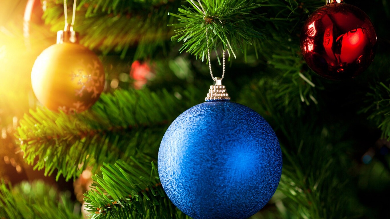 Шары на ёлке обои