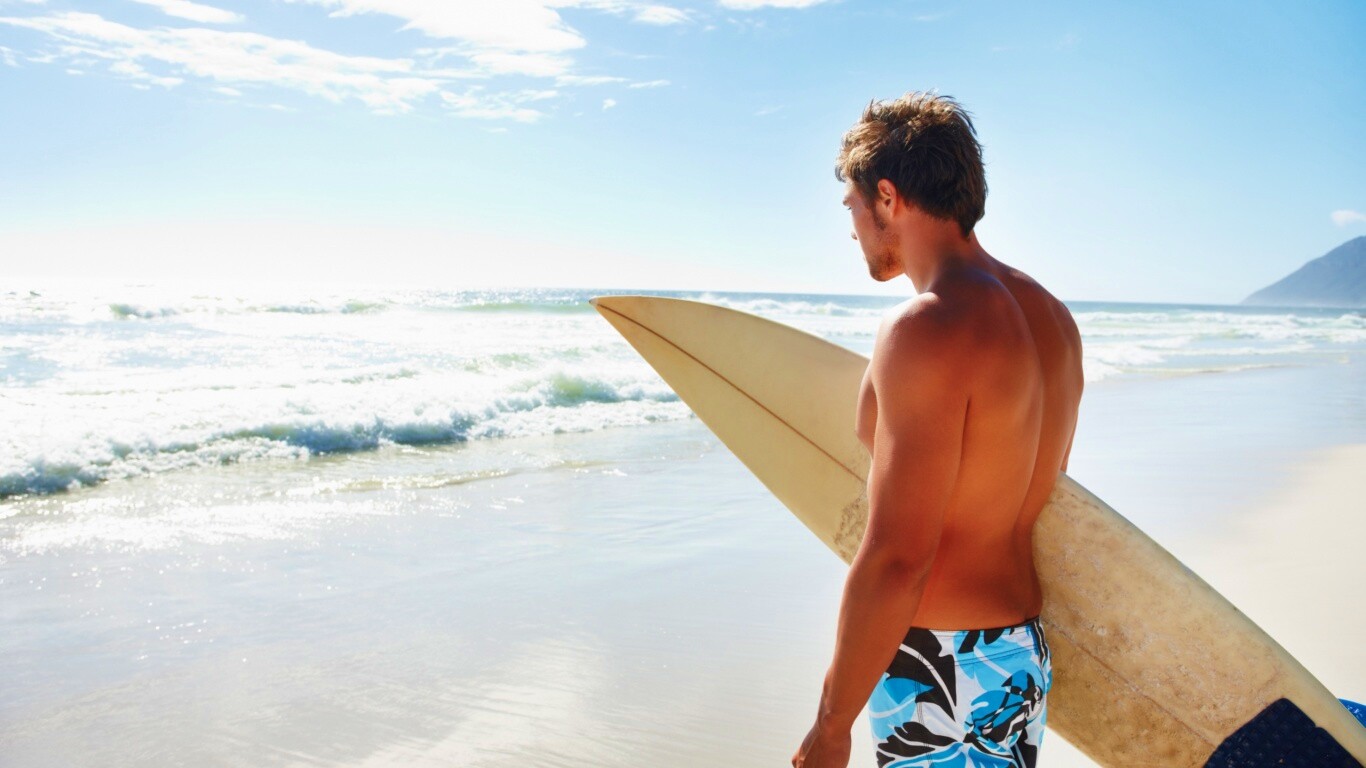 Собирается оседлать волну обои