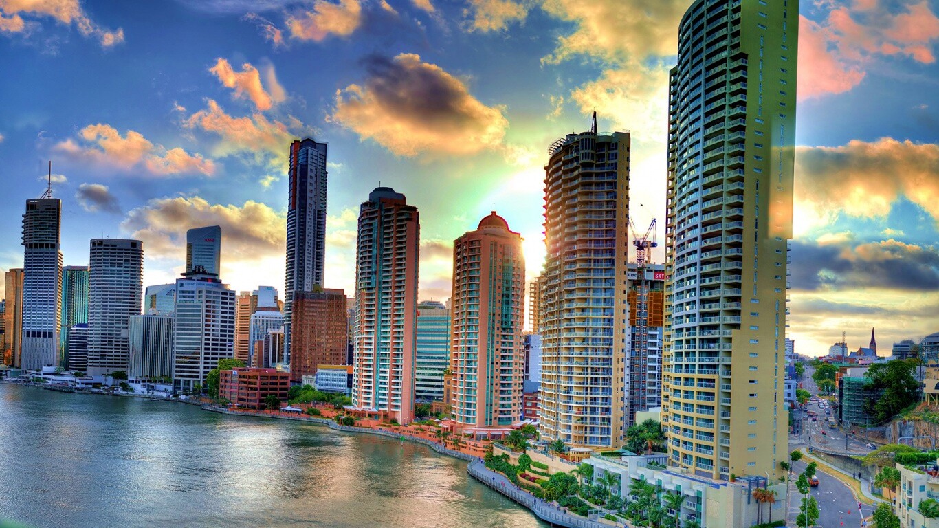 Город на берегу обои