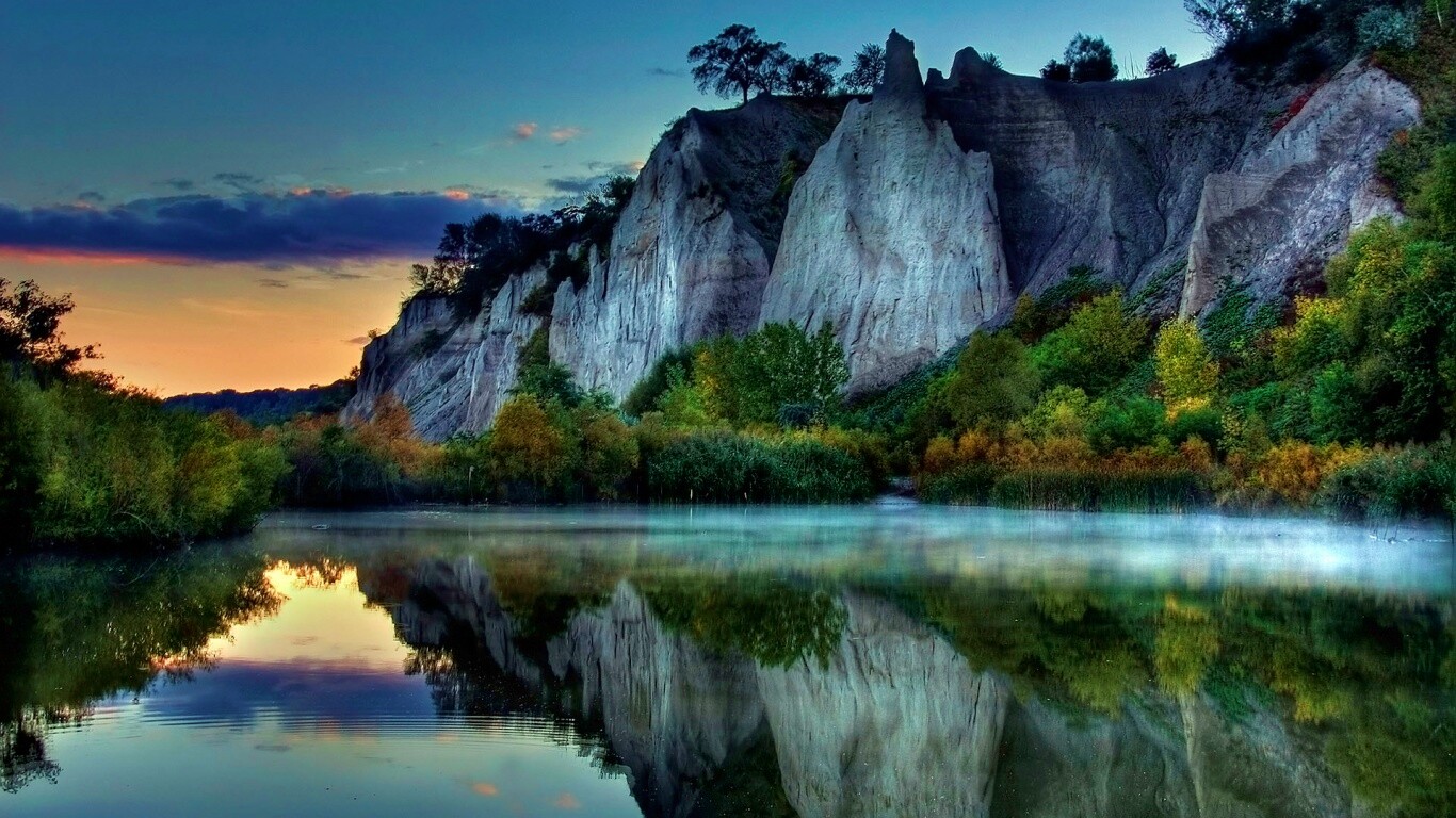 Скалы над озером обои