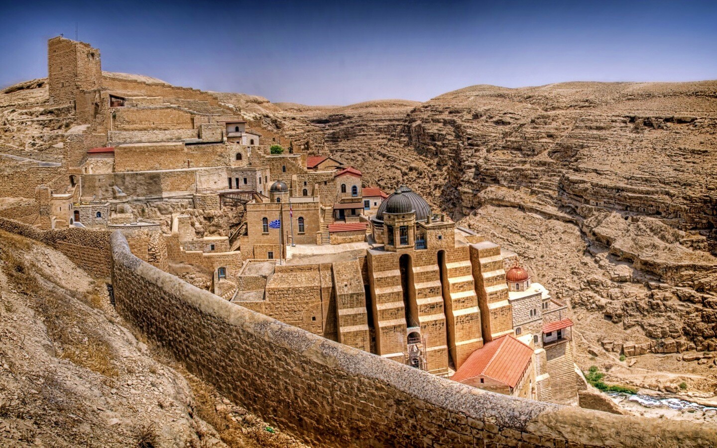 Город среди скал обои