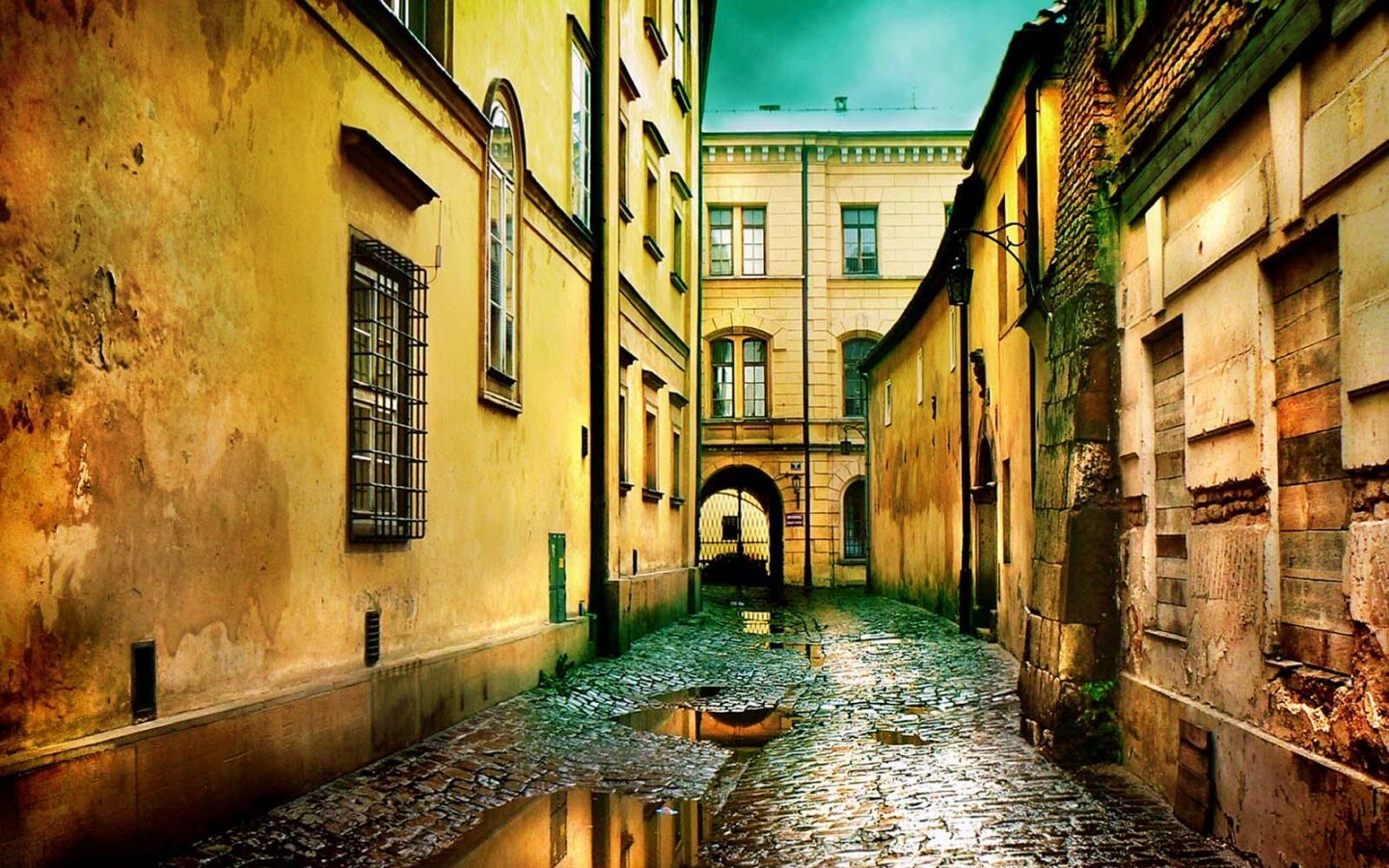 Проходной дворик обои