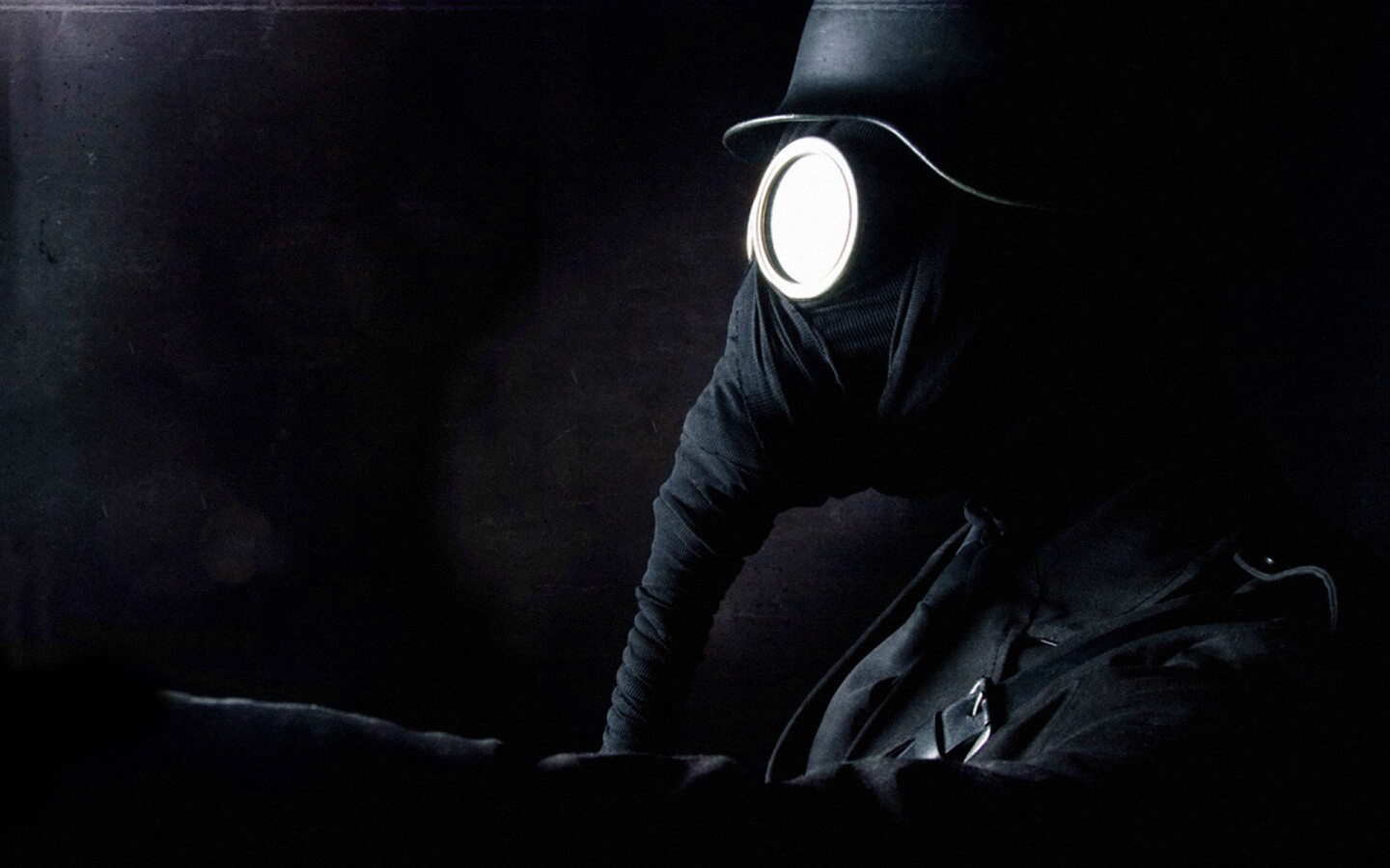 В противогазе обои