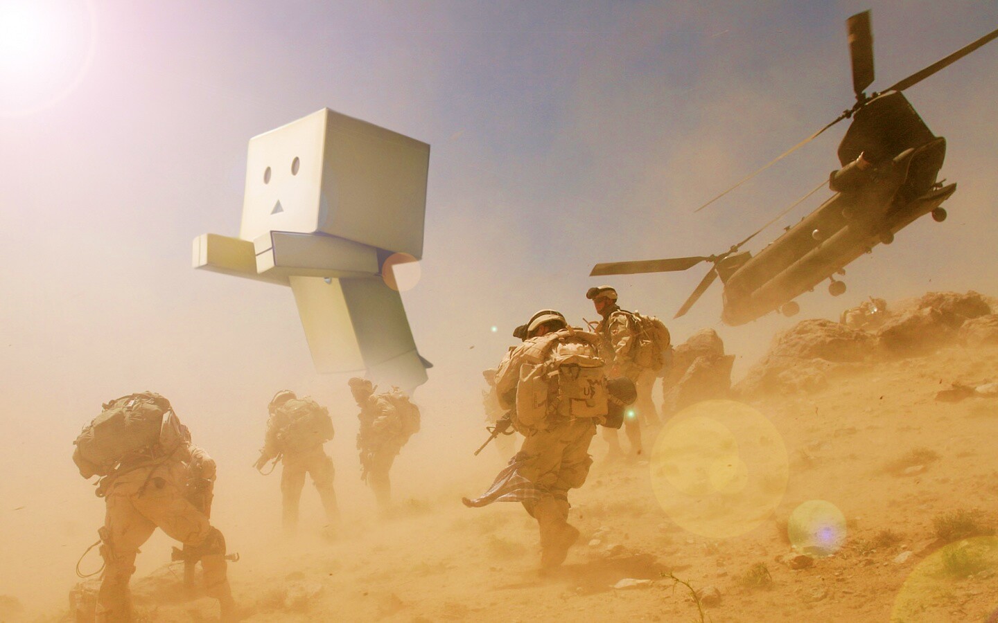 Картонный человек среди солдат обои