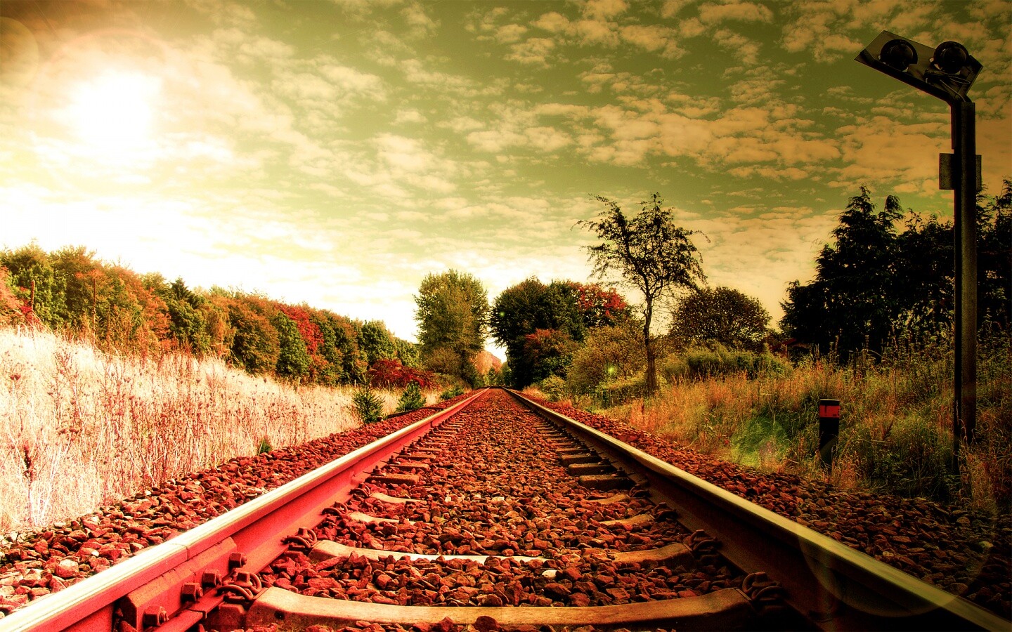 Уходящие в даль рельсы обои
