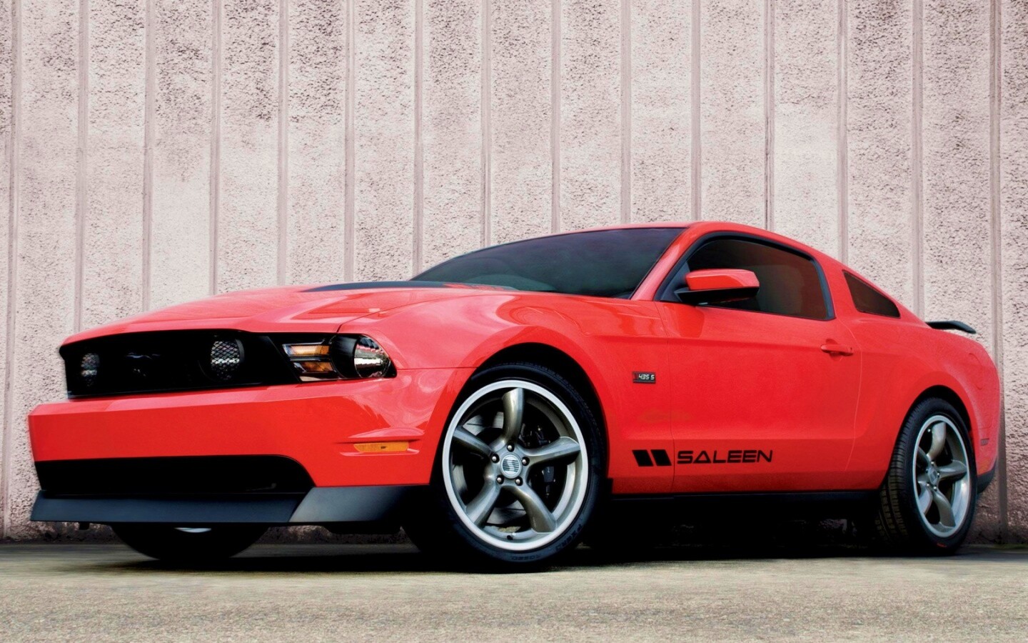 Красный Мустанг GT обои