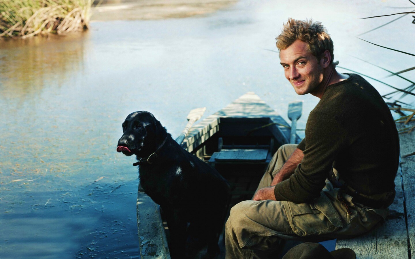 Джуд Лоу на лодке обои