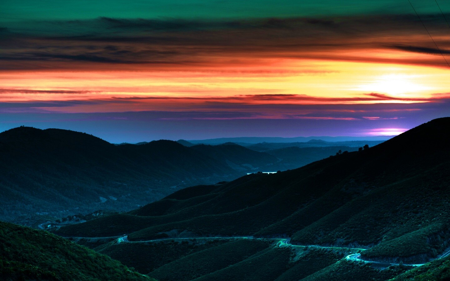 Закат на склонах гор обои
