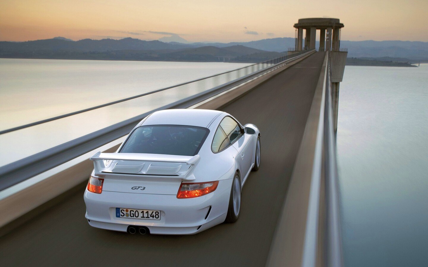 Порше на дамбе обои