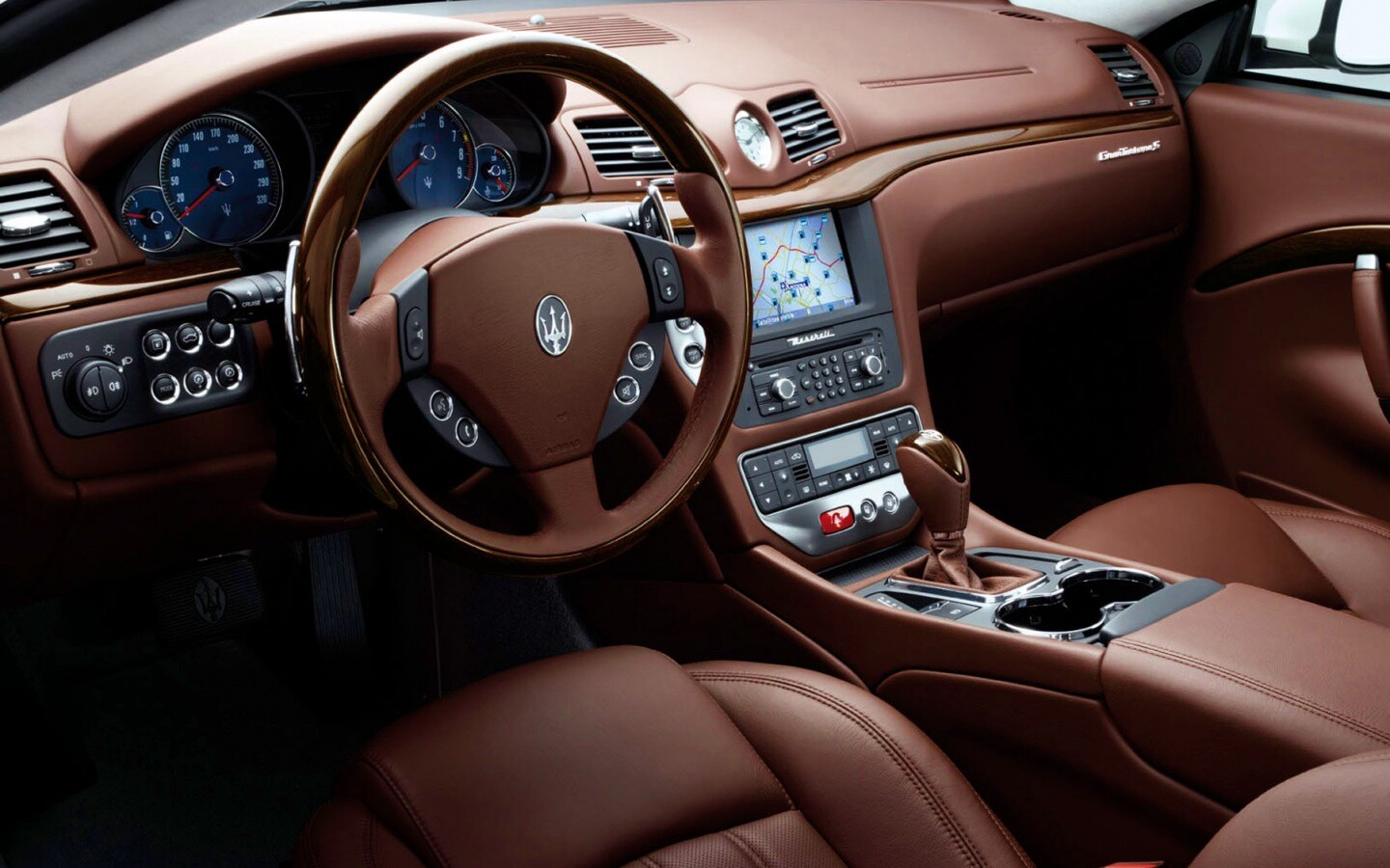 Салон Maserati Granturismo обои