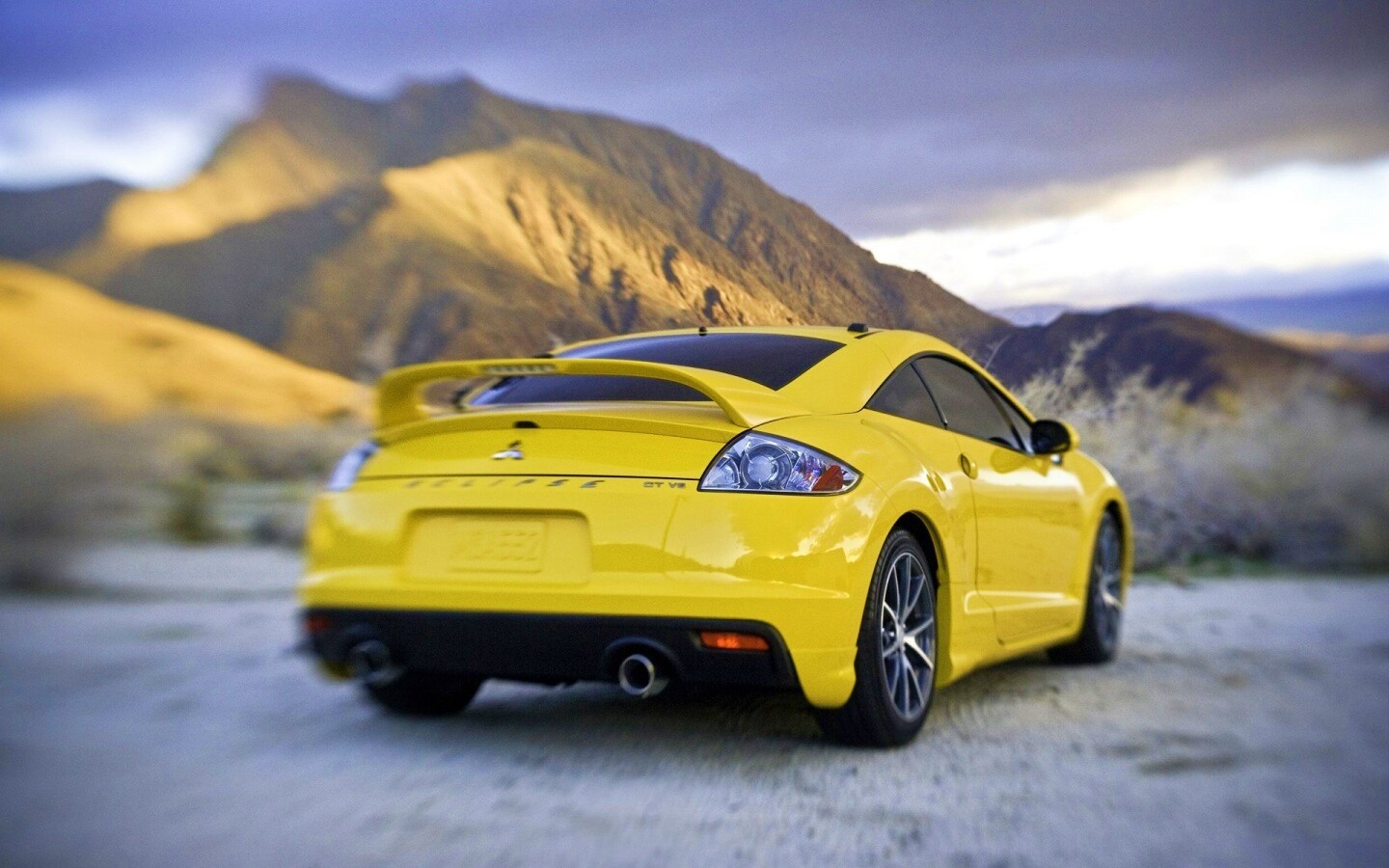 Mitsubishi в горах обои