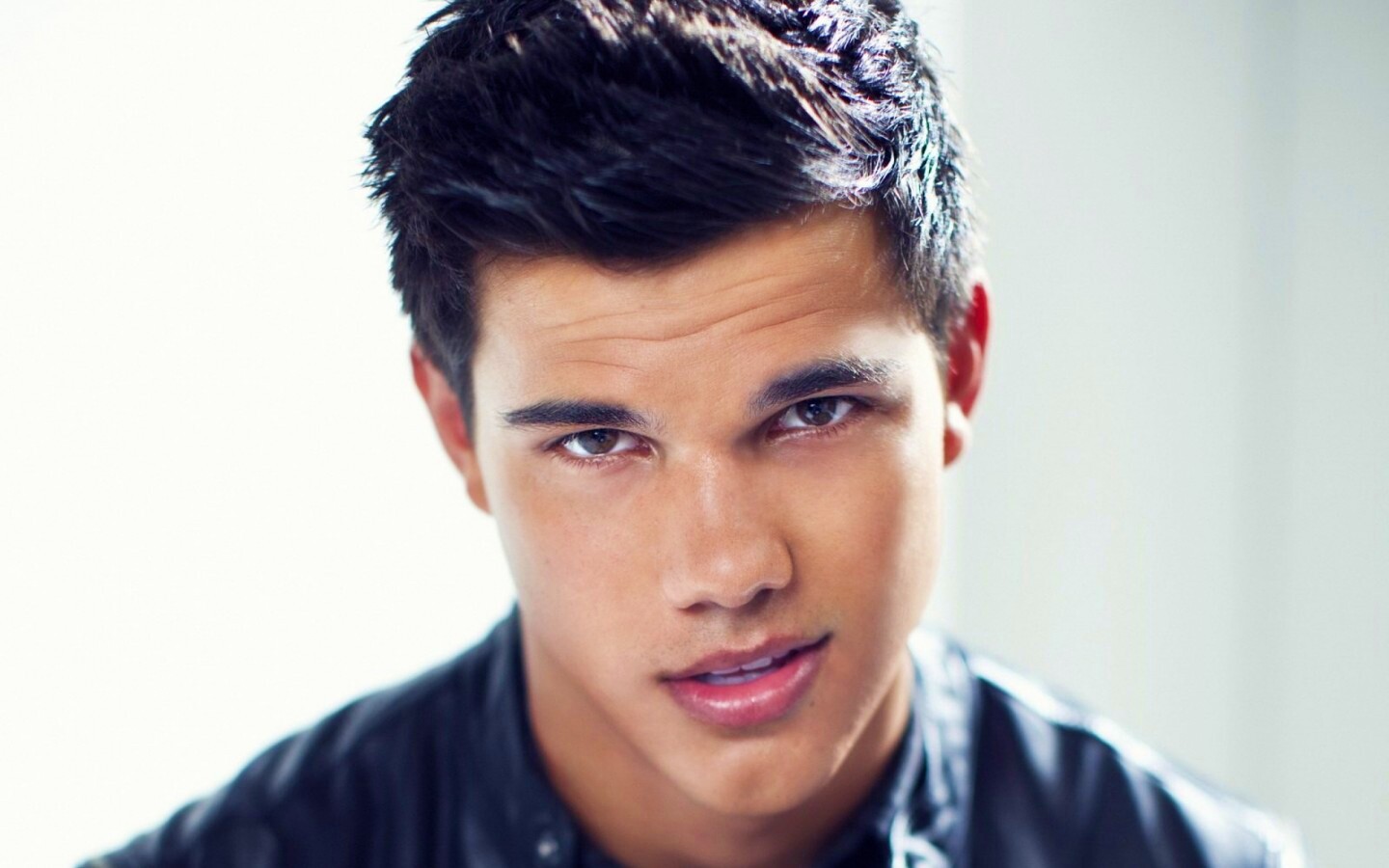 Тайлор Лотнер обои