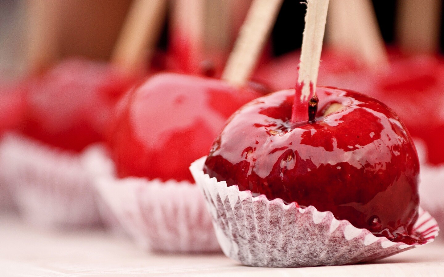 Яблочко в карамели обои