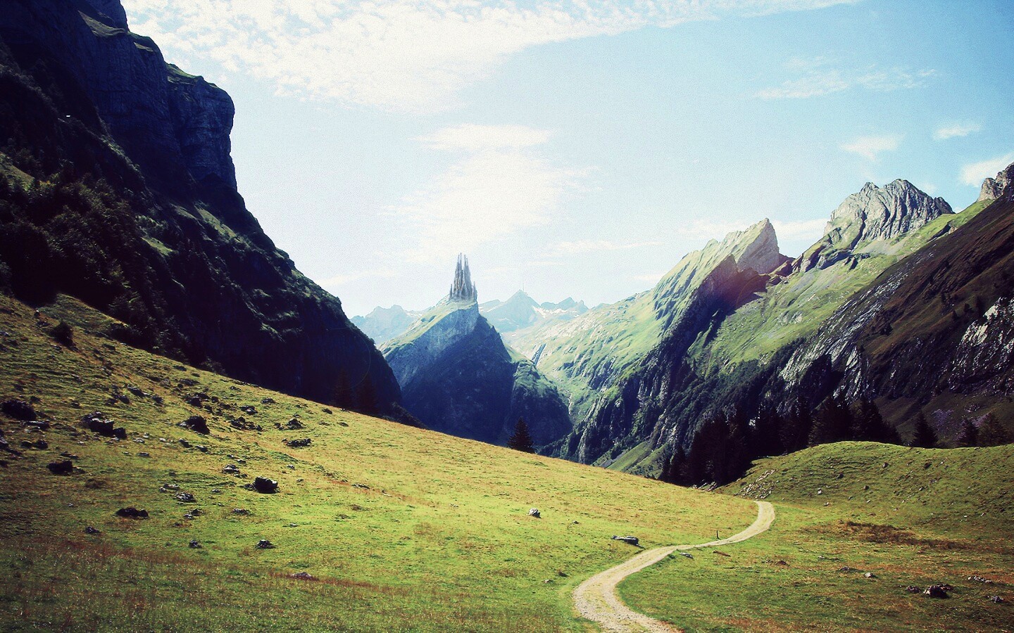 Храм в горах обои