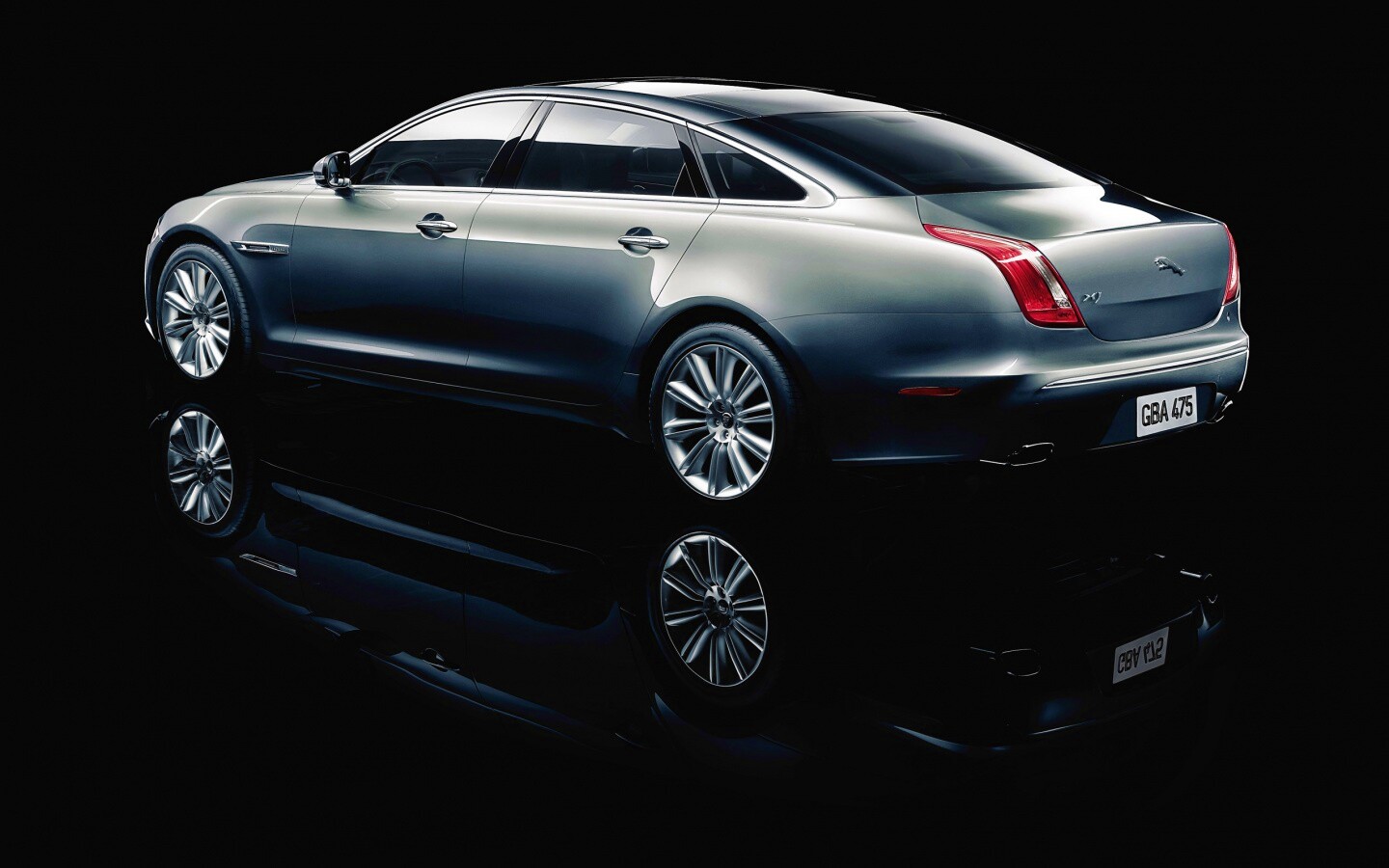 Шикарный седан от ягуар обои