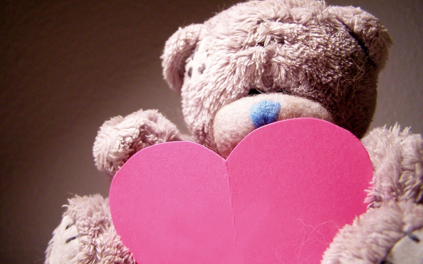 Мишка с сердцечком обои