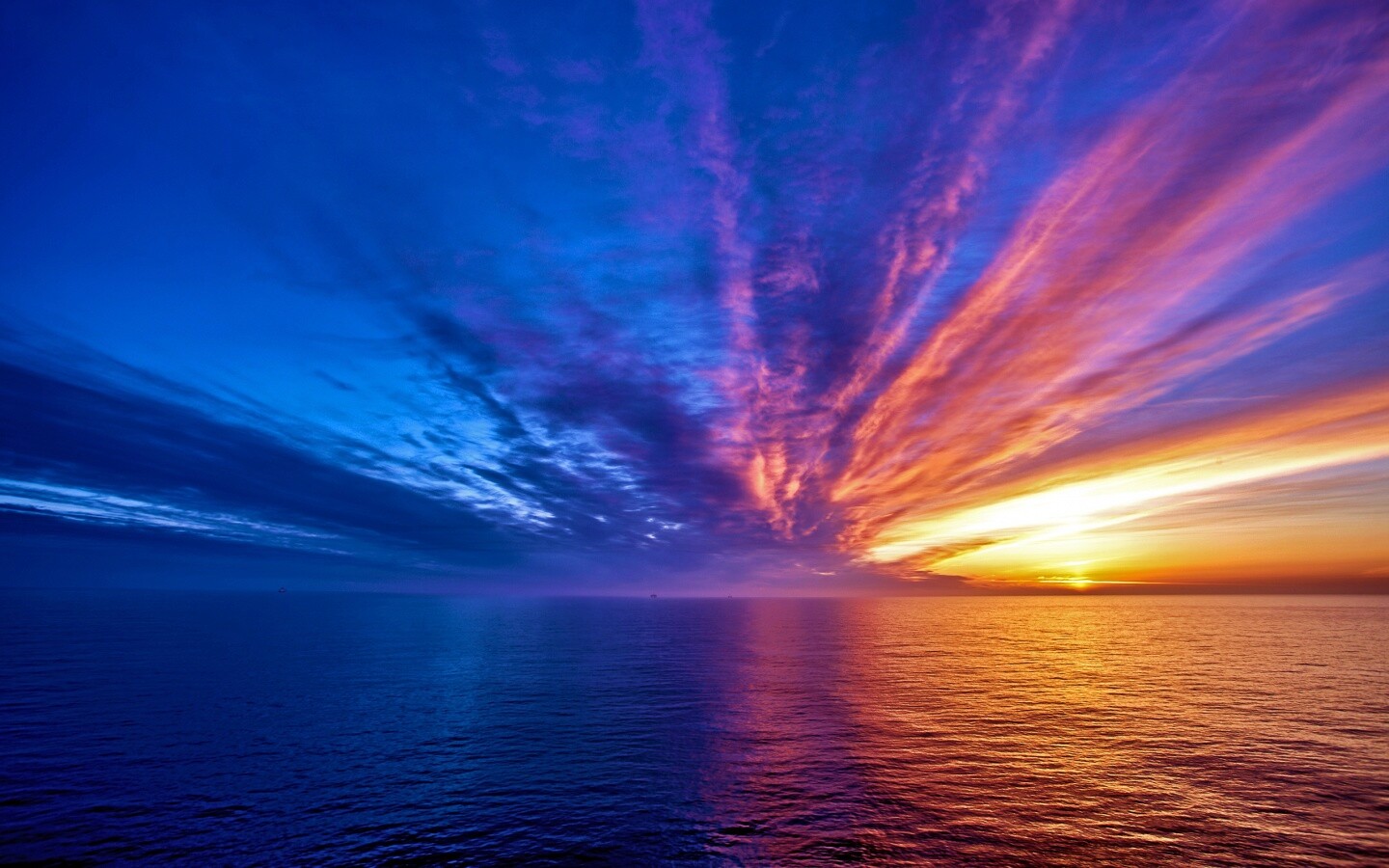 Закатное небо над морем обои