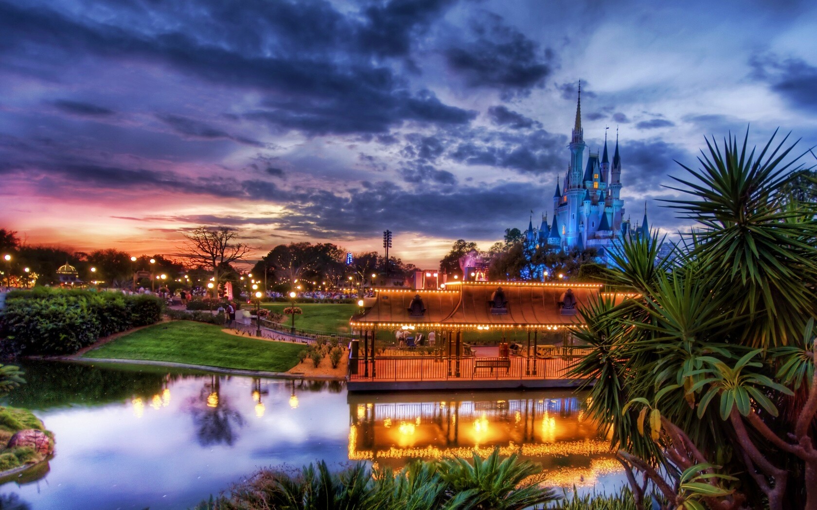 Диснеёленд вечером обои