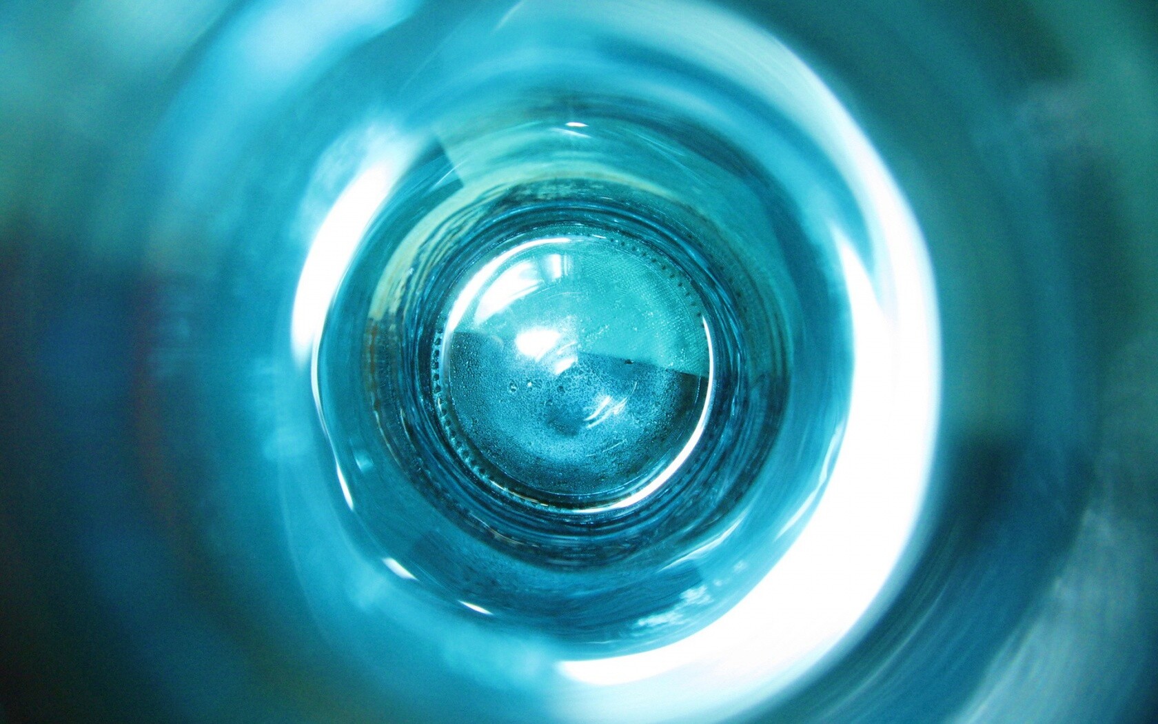 Дно стеклянной бутылки обои