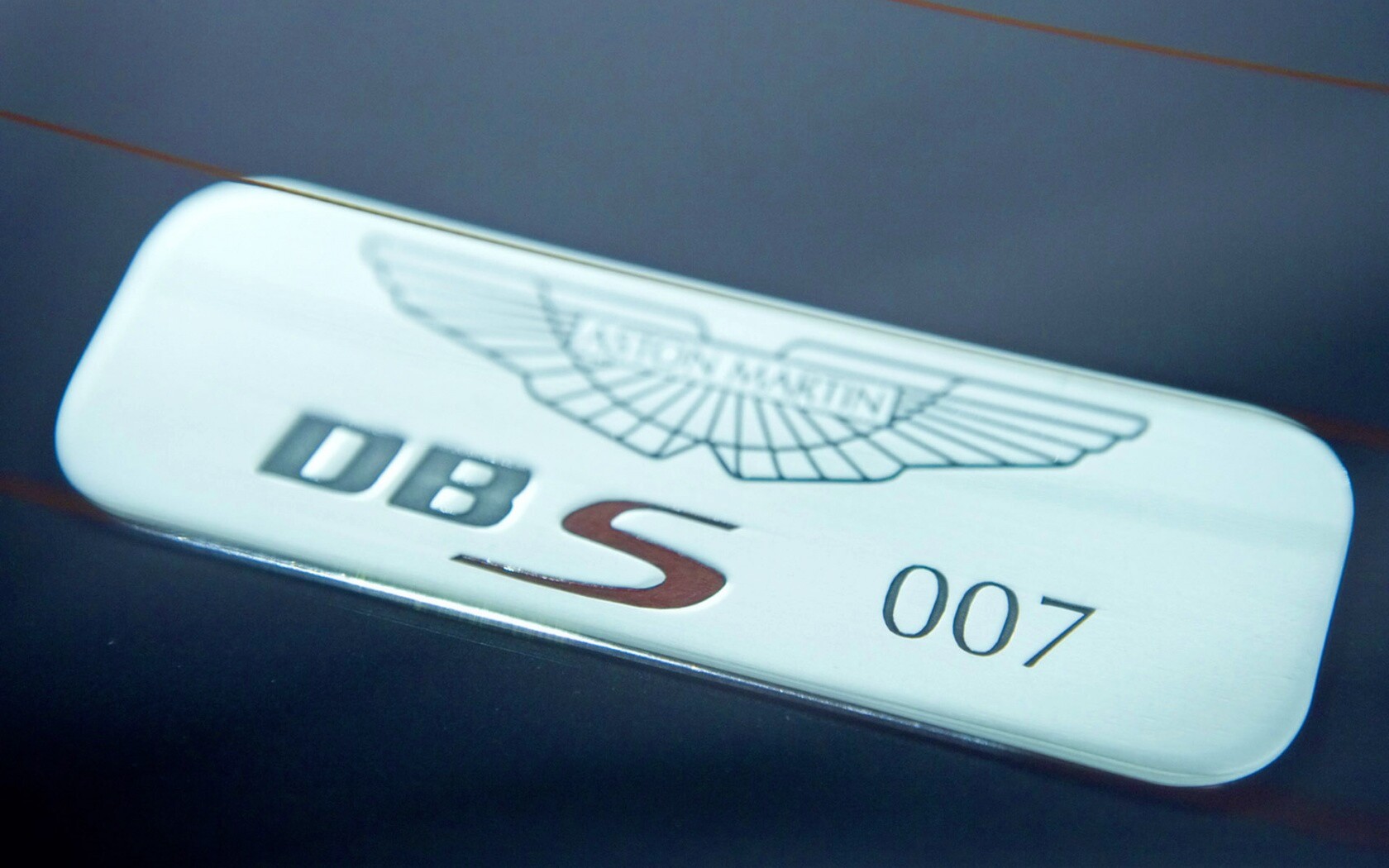 Астон Мартин Джеймса Бонда, табличка обои