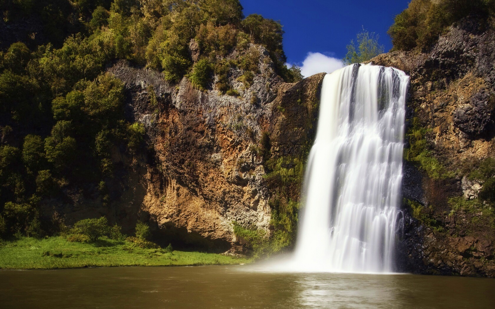Скалистый водопад обои