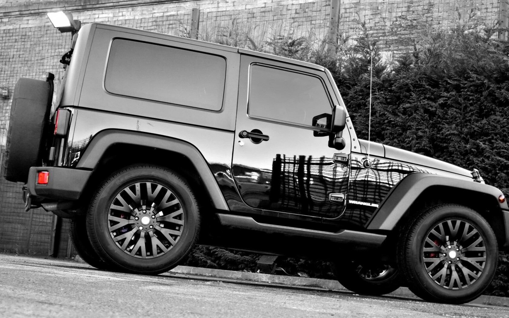 Черный внедорожник обои