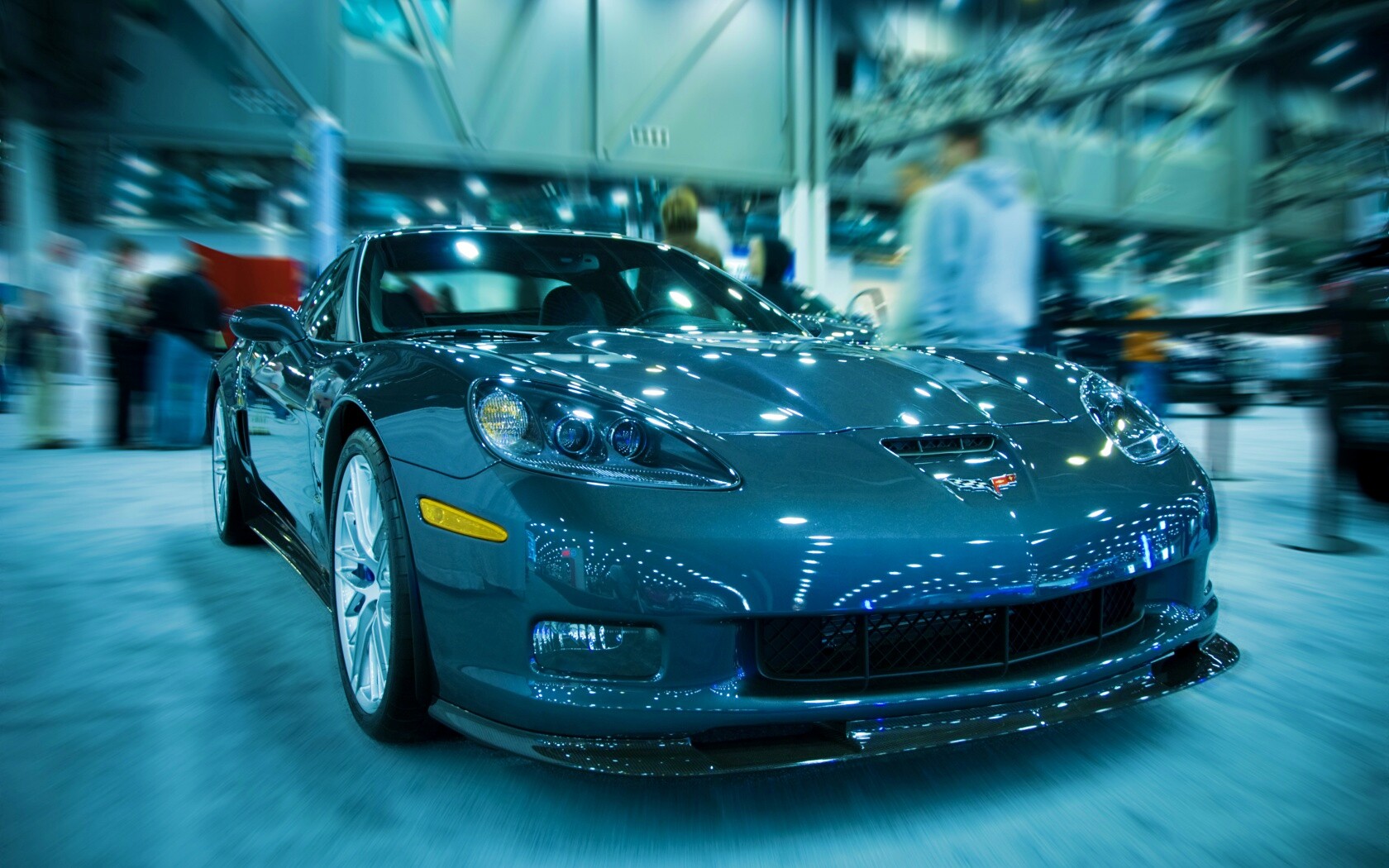 Машина на выставке обои