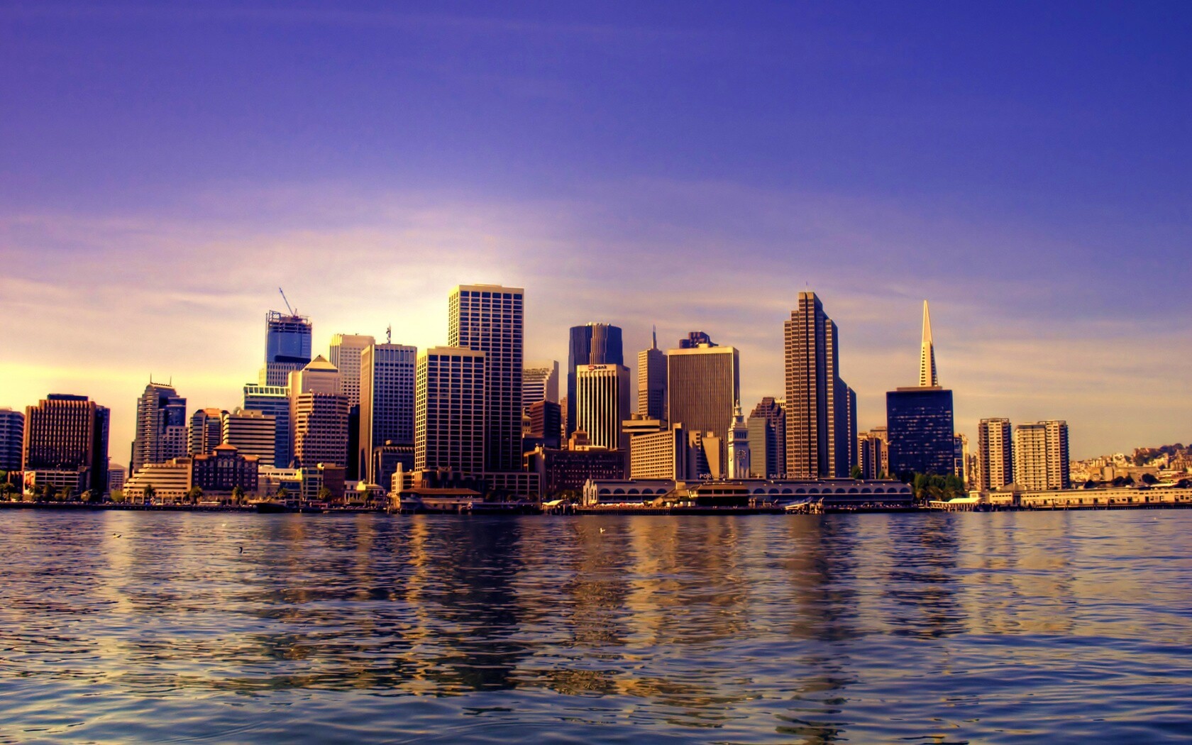 Небоскребы на береговой линии обои