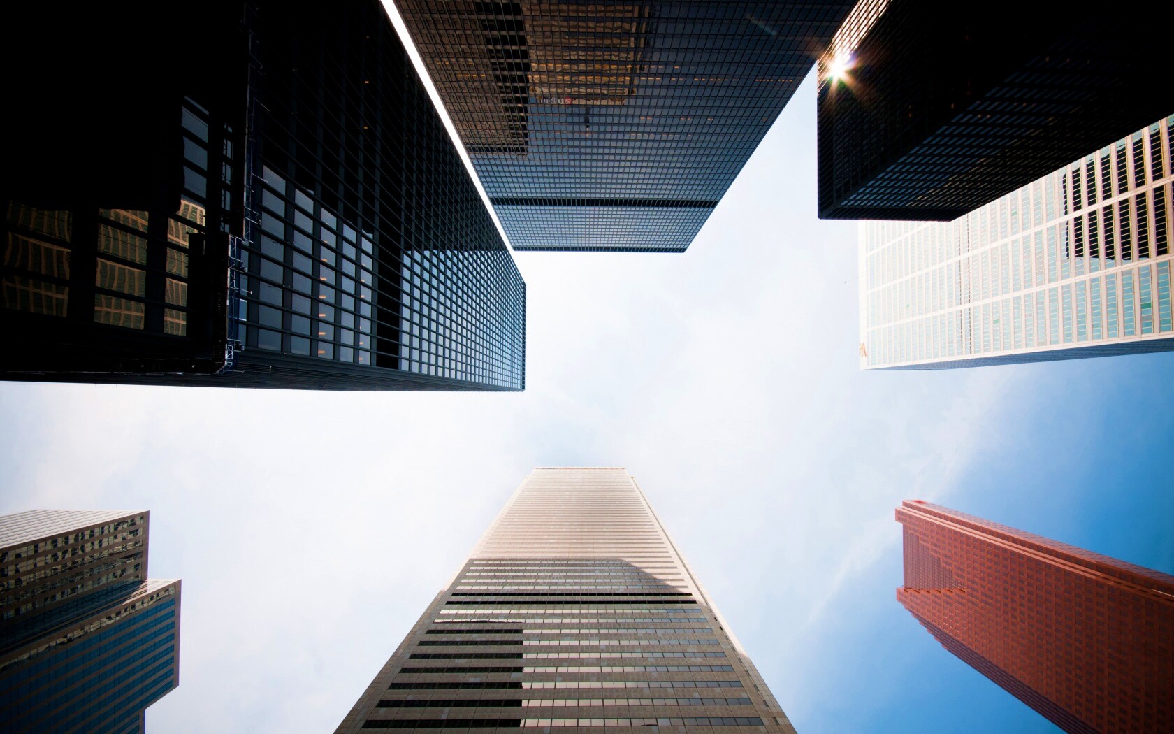 Небоскребы уходящие в облака обои