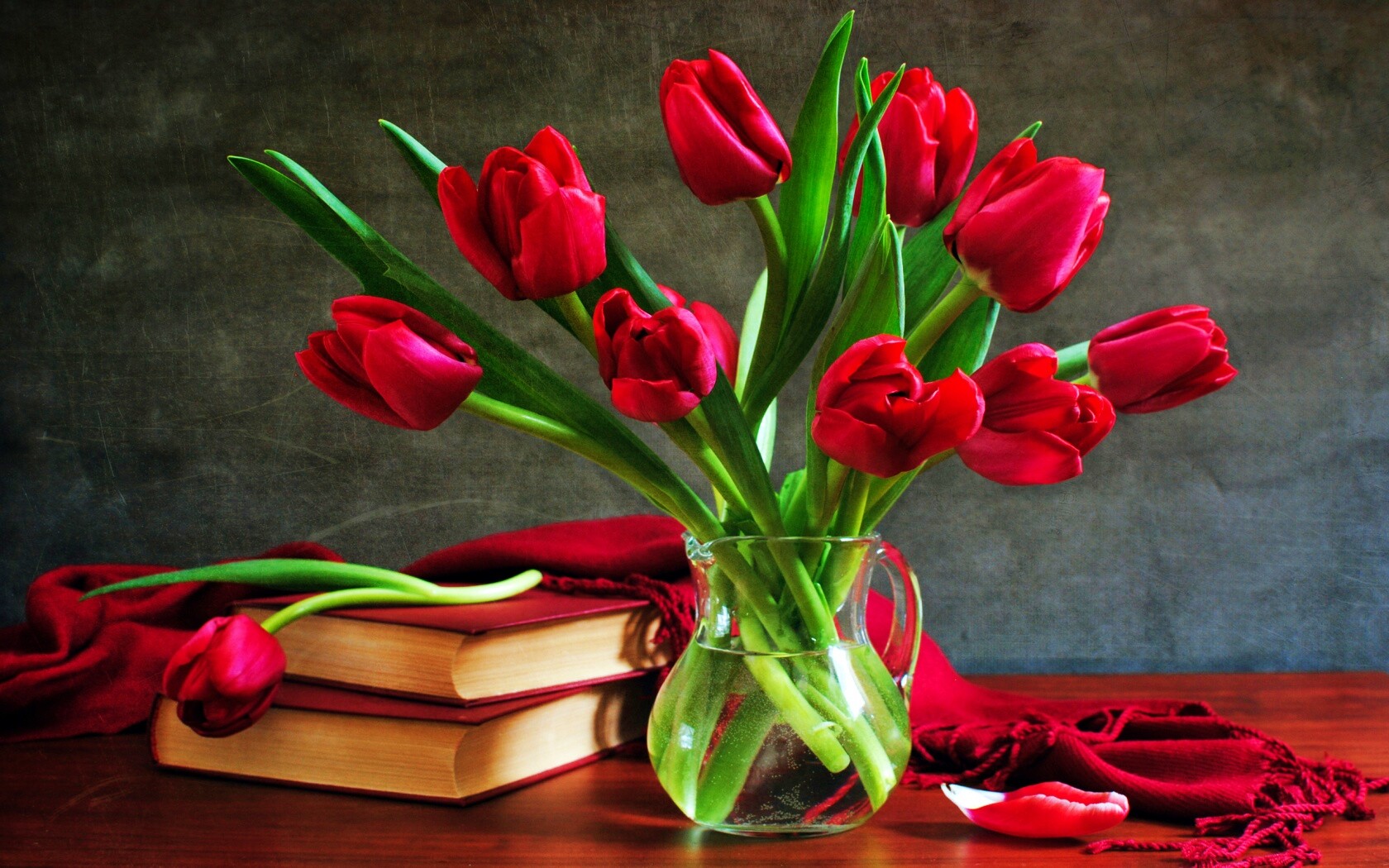 Букет красных тюльпанов обои