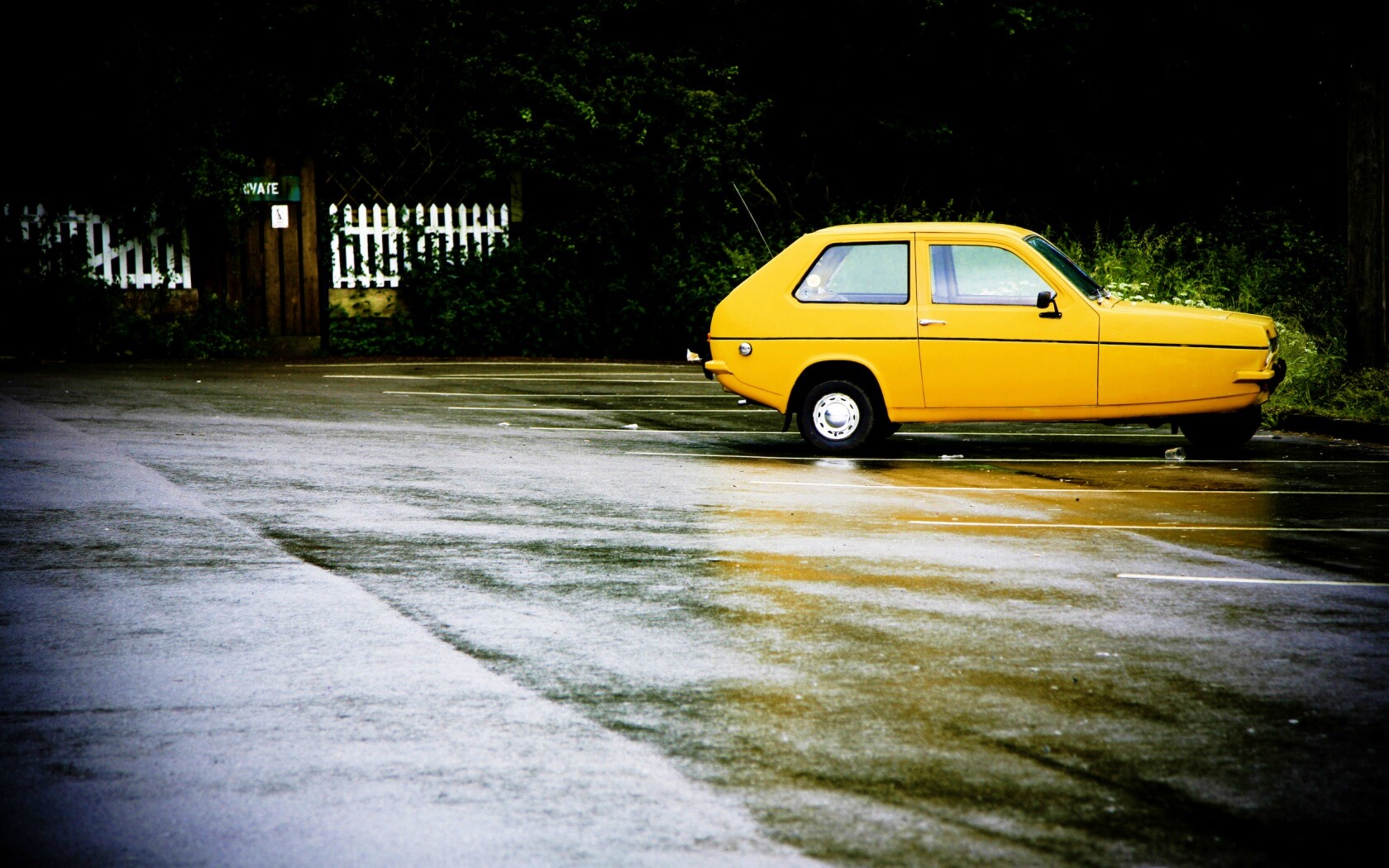 Трёхколёсный ретро автомобиль обои