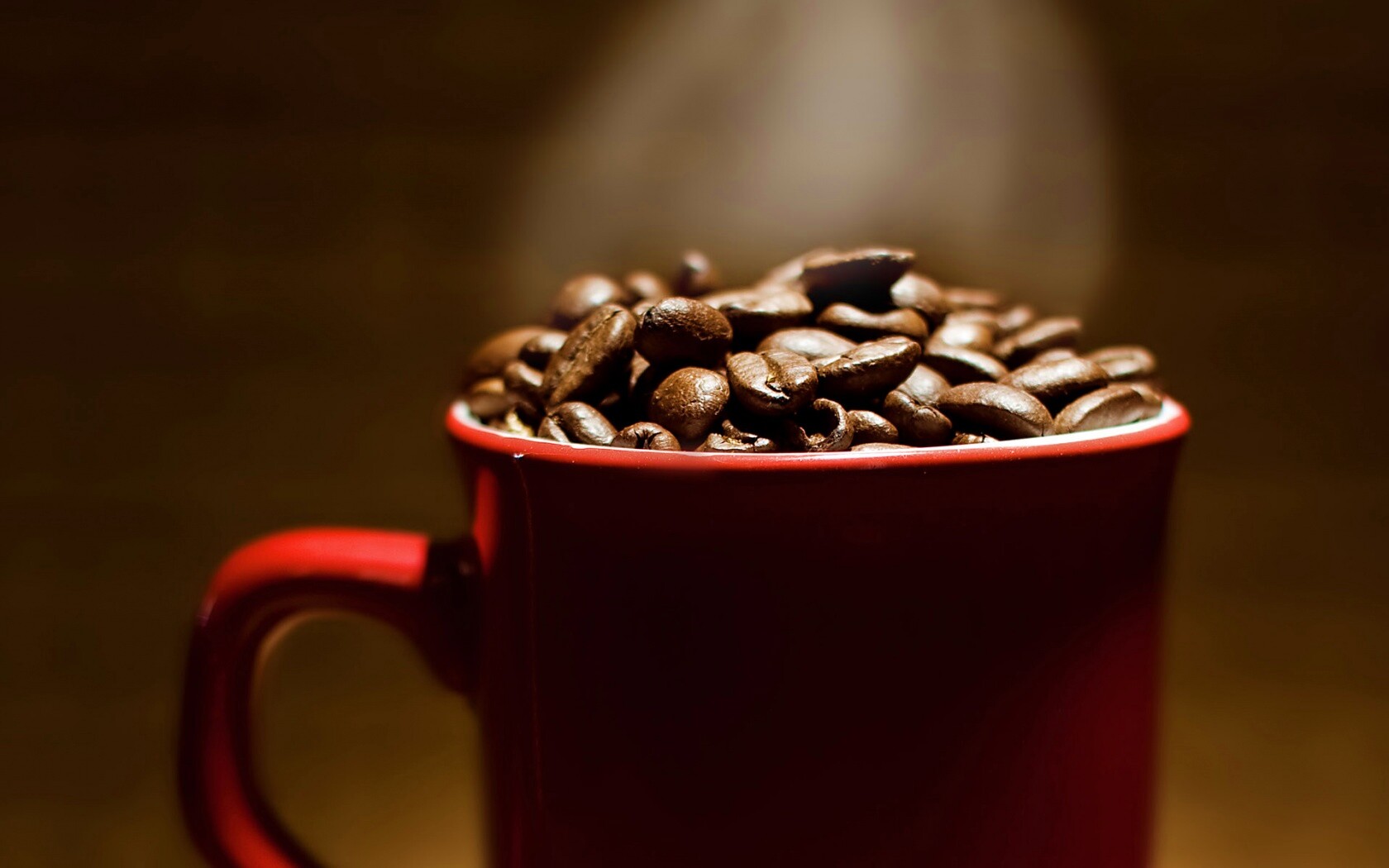 Полная кружка кофейных зёрен обои