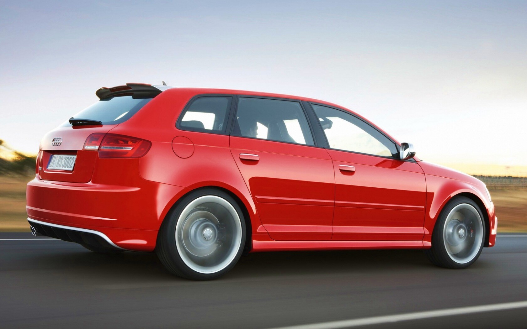 Фотосессия Audi RS3 во время движения обои