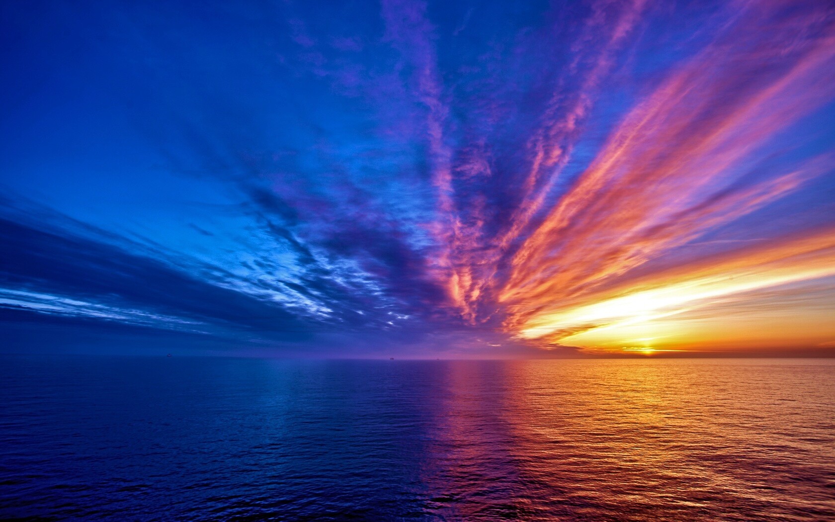 Закатное небо над морем обои