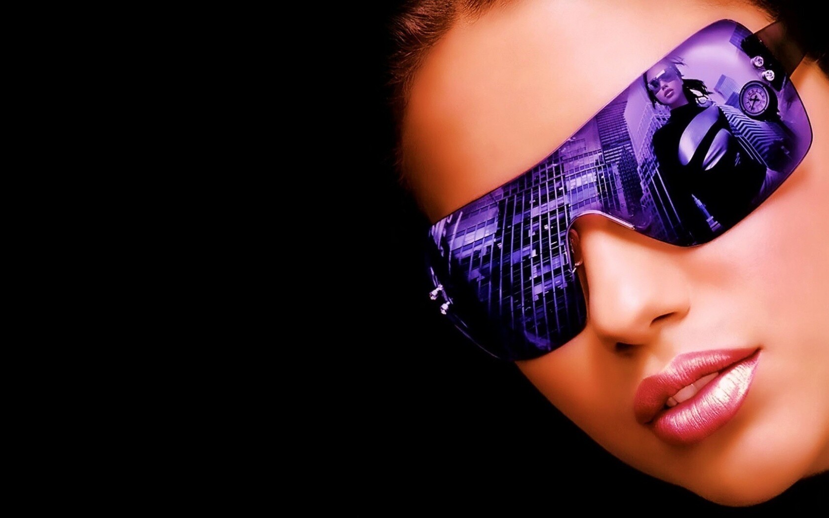 Девушка в стильных очках обои