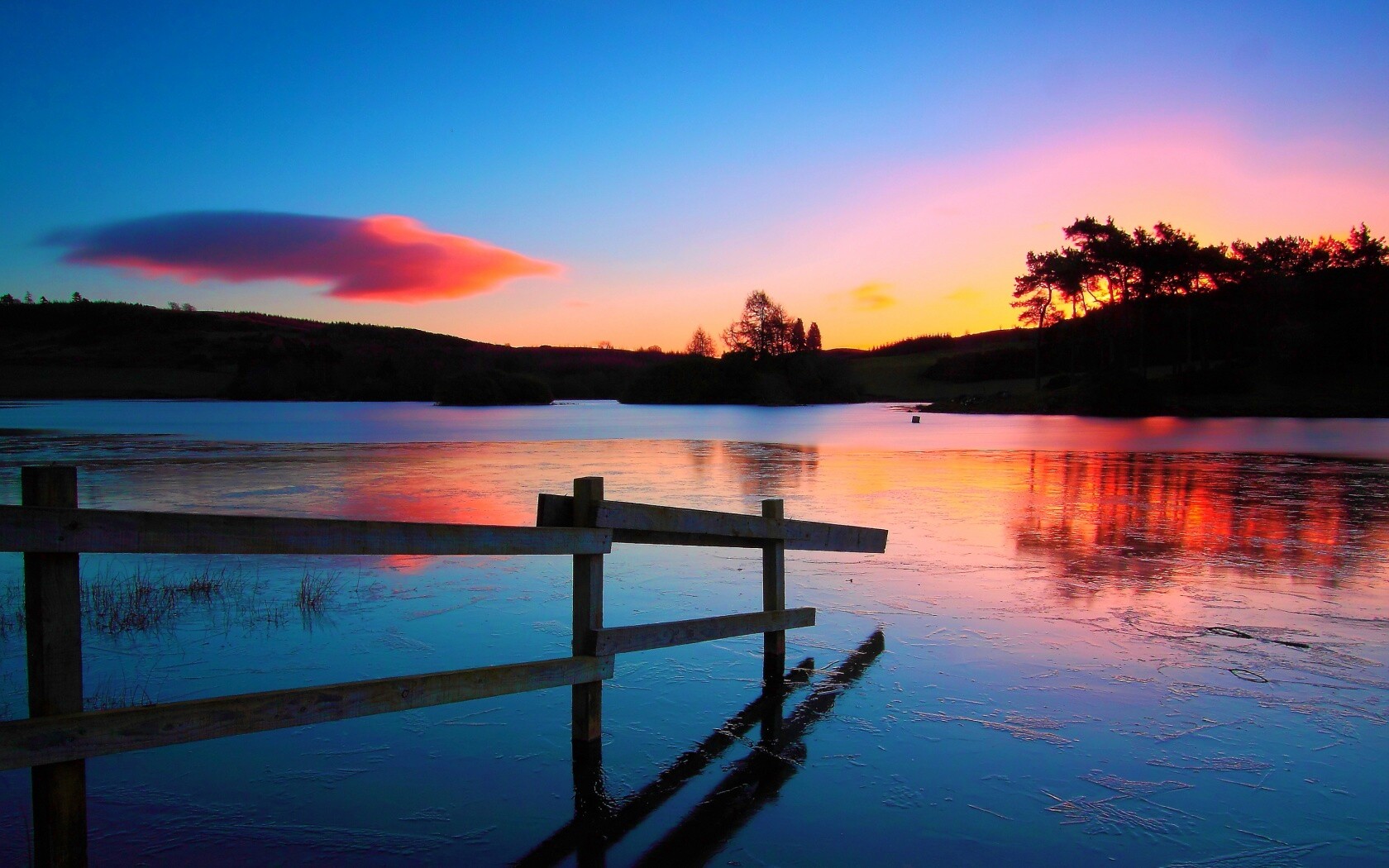 Красивый закат на озере обои