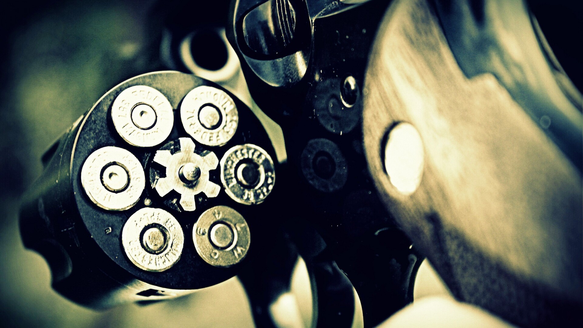 Револьвер обои