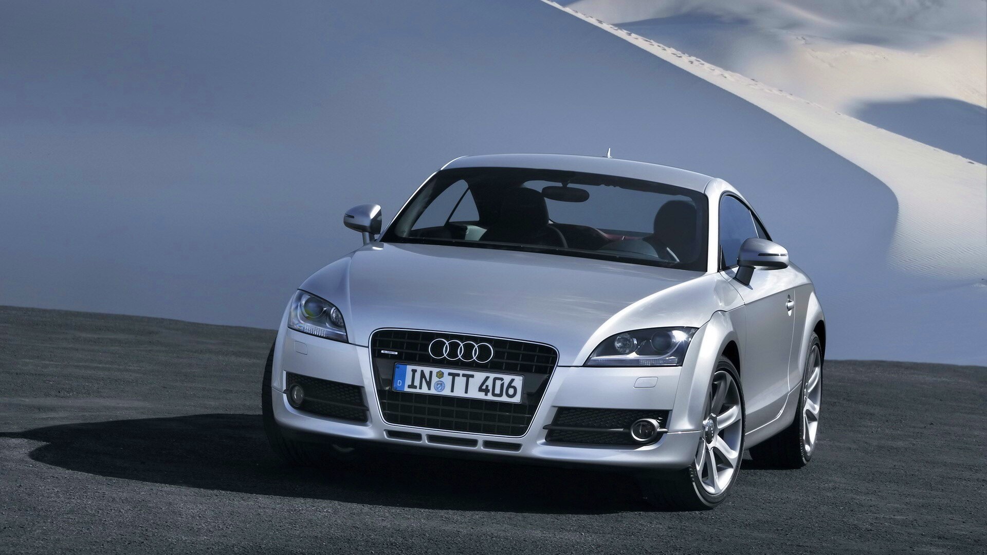 Audi TT на фоне снега обои
