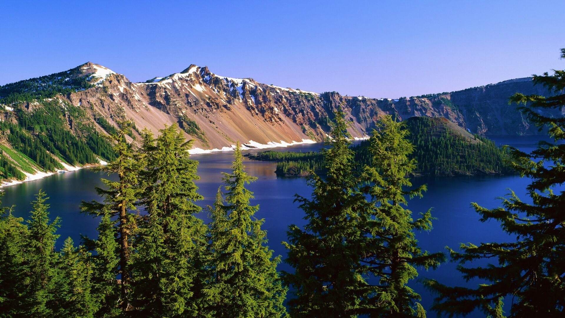 Озеро в кратере обои